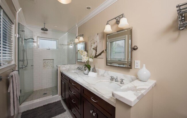 Foto del edificio - 1534 White Oak Way