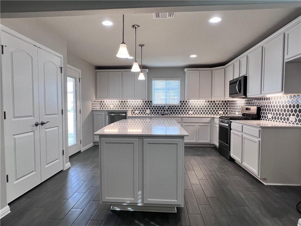 Foto principal - 536 Rockport St
