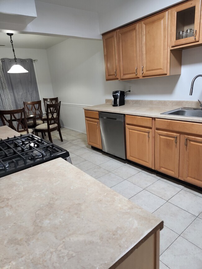 Building Photo - 1 Carob Ct