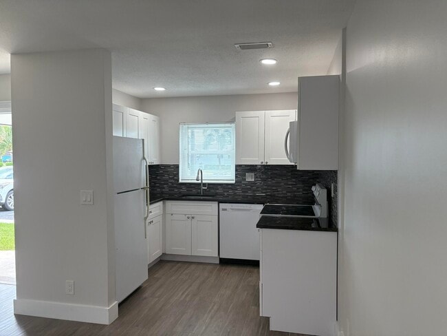 Foto del edificio - 2930 Crosley Dr E