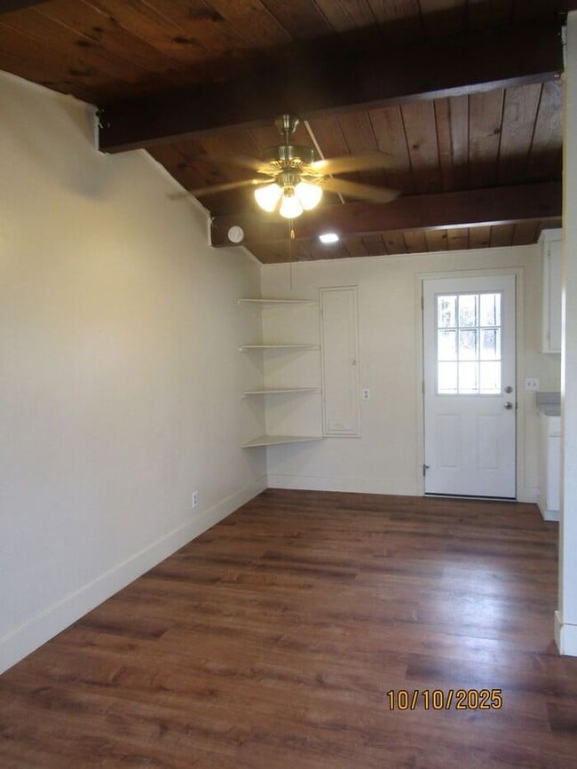 Building Photo - Charming 2 Bed 2 Bath Duplex in Rural Seba...