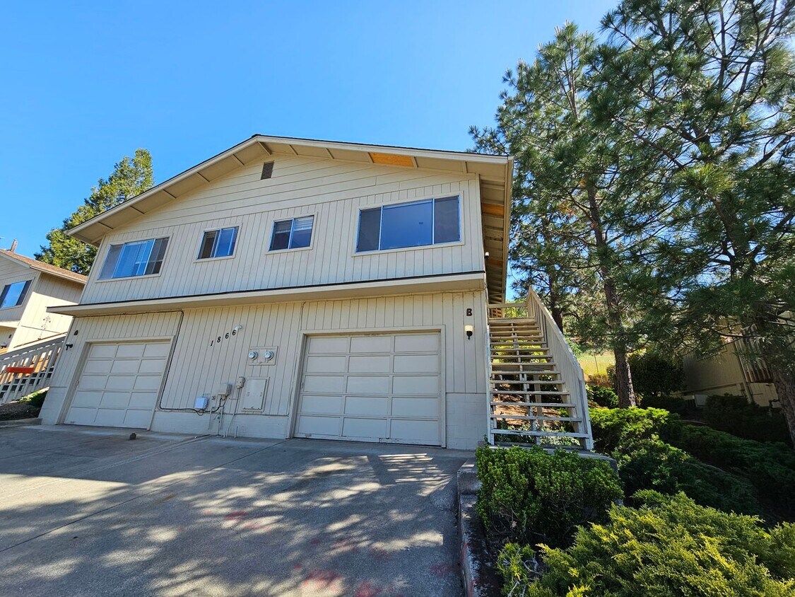 1866 NE Foothill Blvd Unit 66B, Grants Pass, OR 97526 Room for Rent