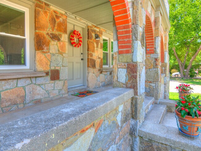 Foto del edificio - 734 E Boyd St