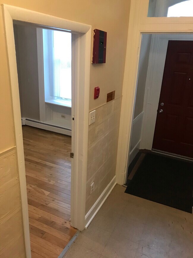 Entrance - 2719 Brown St