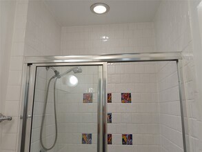Building Photo - 2725 1/2 Bernardo De Galvez Ave