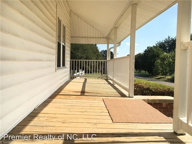 Foto del edificio - 3317 Courtney Church Rd