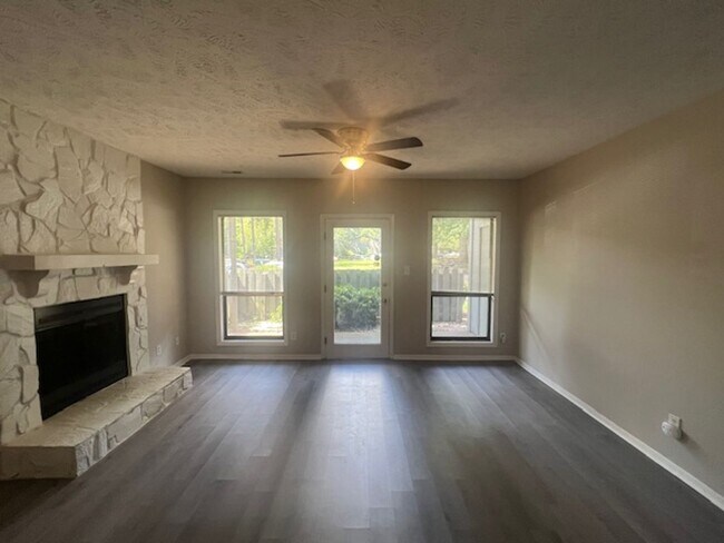 Building Photo - 1874 Tryon Dr