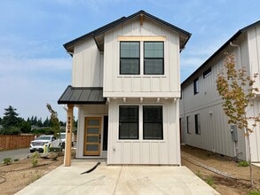 Building Photo - 9904 NE 46th Ct