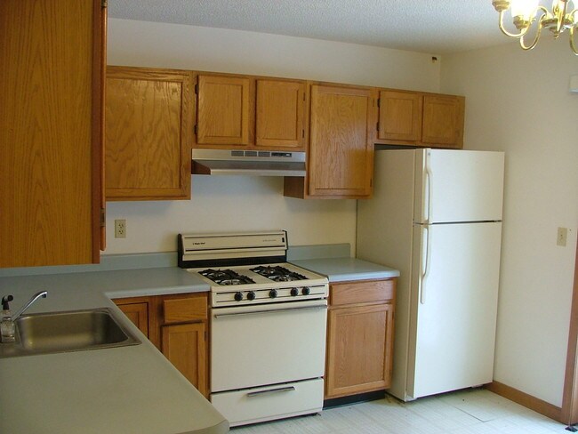 Kitchen - 56 Monroe St Apartments