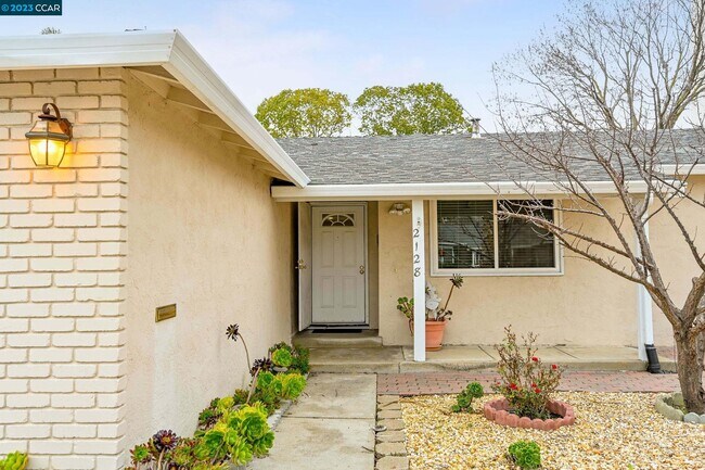 Building Photo - 2128 Elderwood Dr