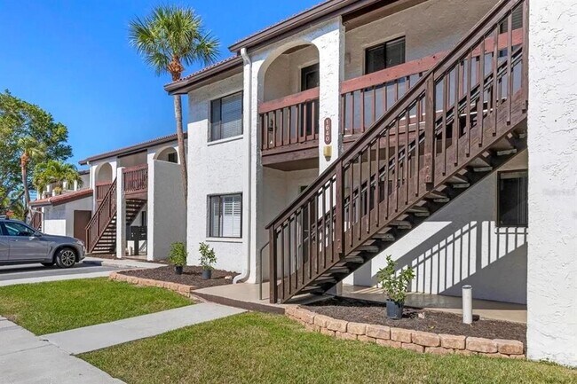 Foto del edificio - 1640 Stickney Point Rd