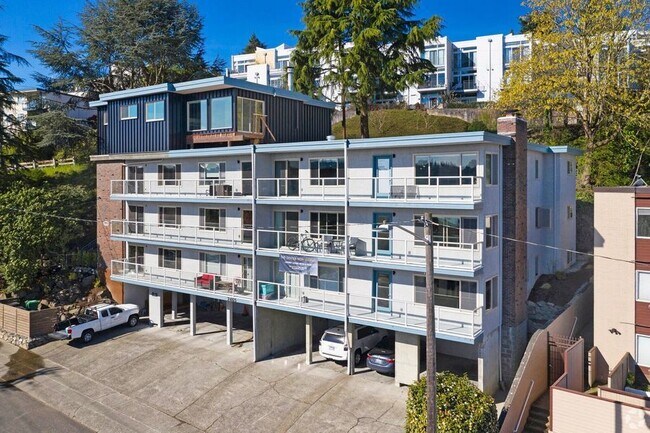 Building Photo - 2465 Dexter Ave N