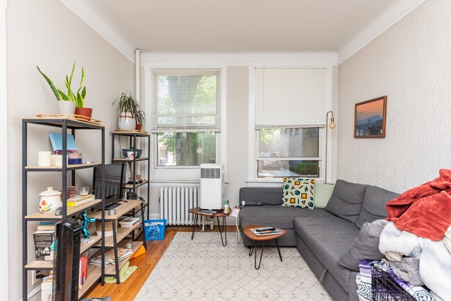 Building Photo - 4010 N Wolcott Ave