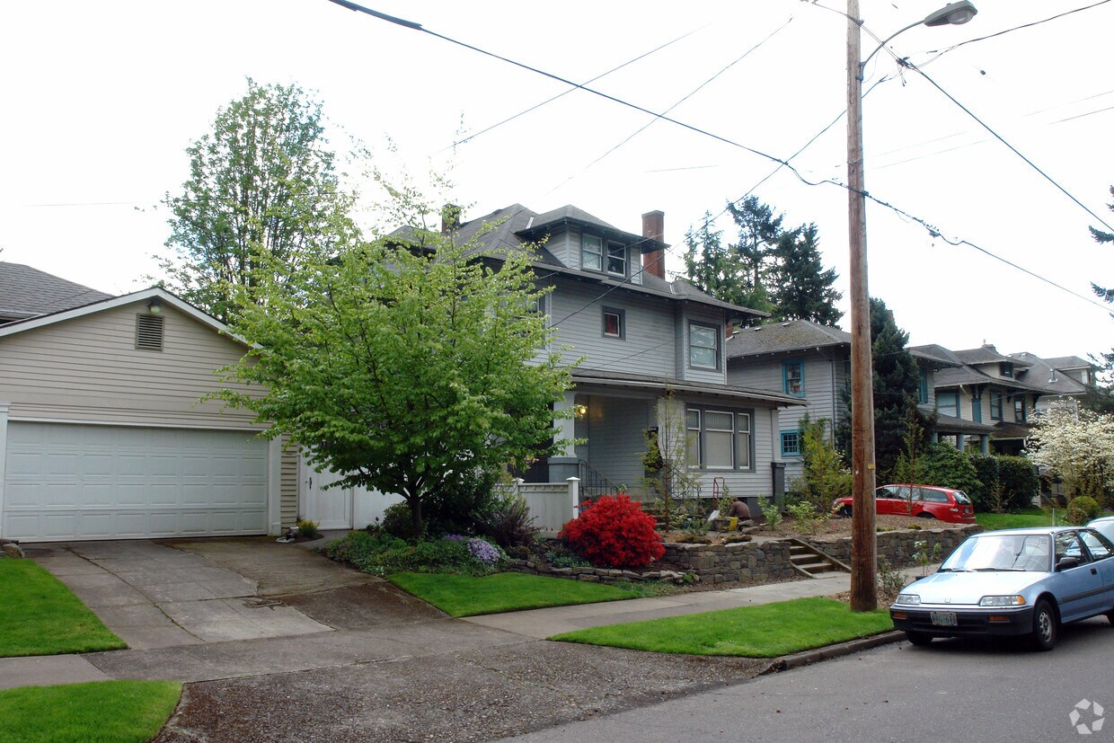Building Photo - The Irvington 8 Apartments