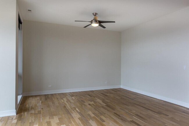 Building Photo - 2556 W Armitage Ave