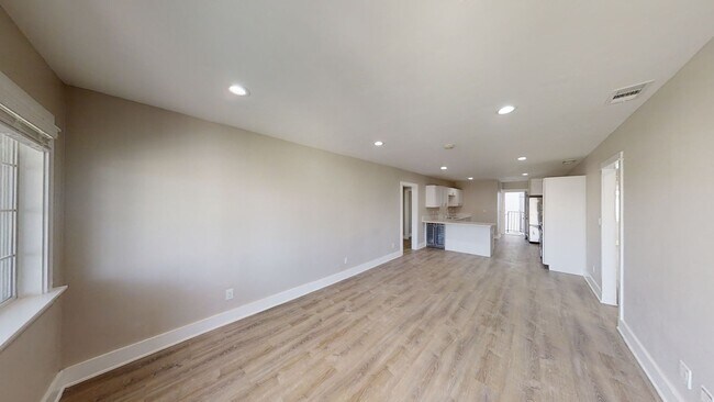 Foto del edificio - Renovated 5 bed 3 bath house on Art St
