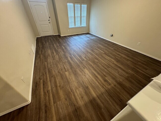 Foto del edificio - 9302 Remington Avenue
