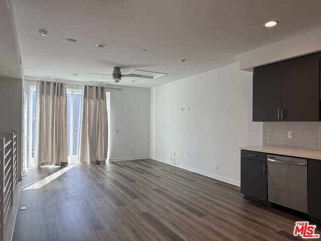 Foto del edificio - 2931 1/2 Denby Ave