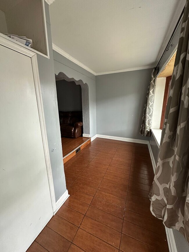Foto del edificio - 3 Bed 1 Bath Townhome in Elmwood