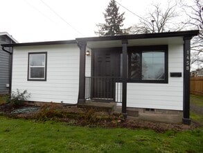 Building Photo - 1458 E Cleveland St