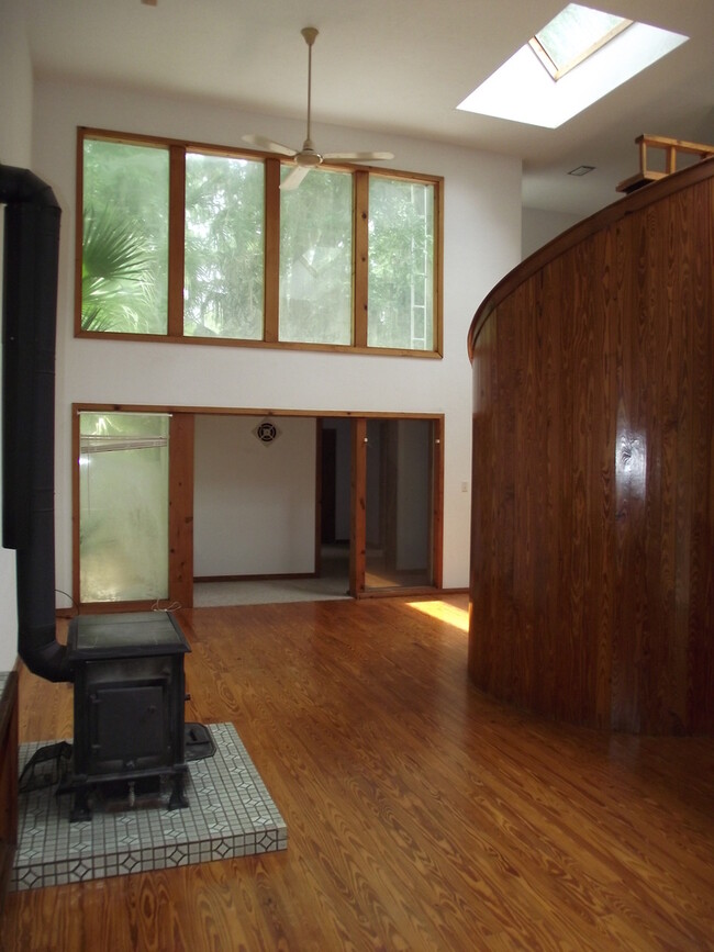 Foto del edificio - Close proximity to Lake Wauburg & Payne's ...