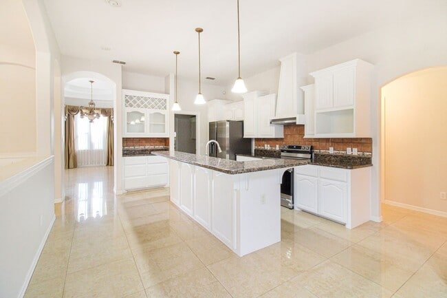 Building Photo - 2801 Summer Breeze Ave