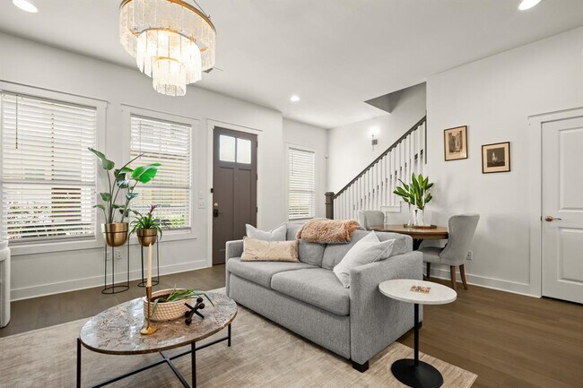 Foto del edificio - 2520 Bluebonnet Ln