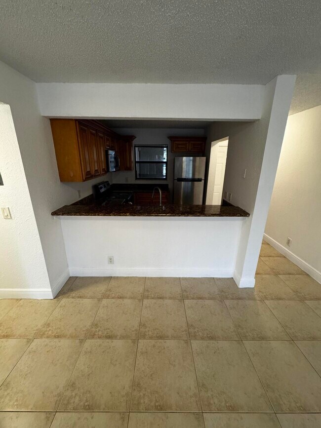 Foto del edificio - 1525 Lake Crystal Dr