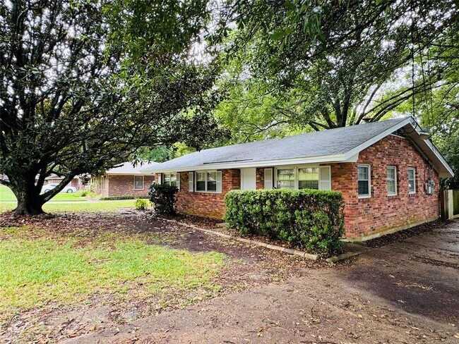 Building Photo - 1106 Lombard Dr