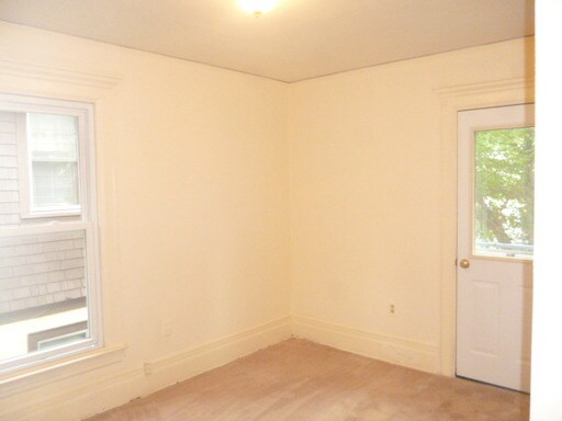 Building Photo - 704 Van Dyke St