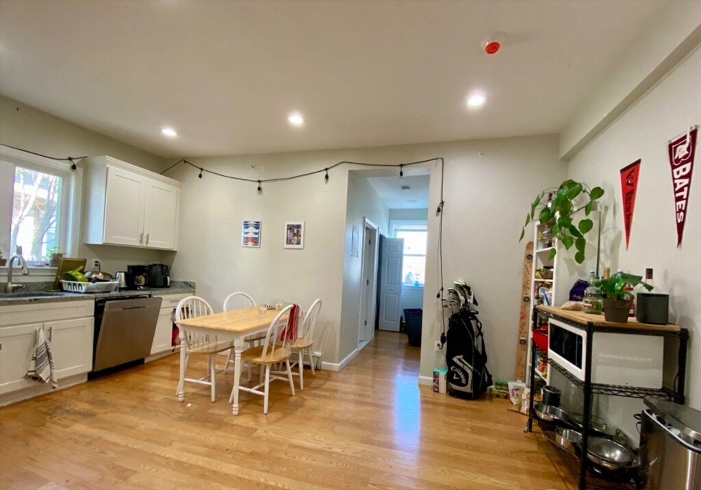 Primary Photo - 74 Berkshire St