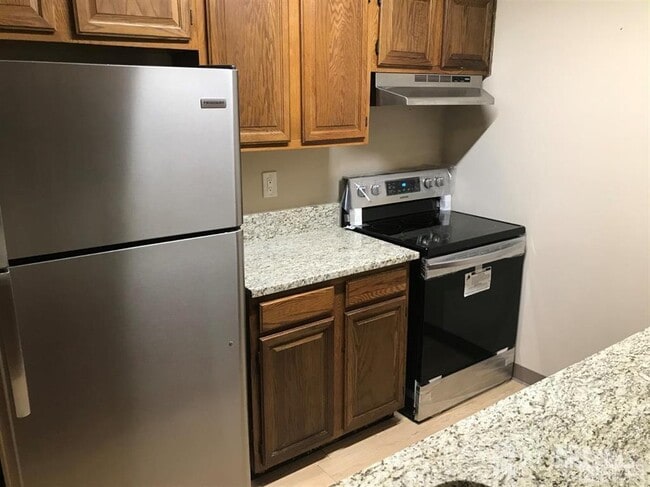 Foto del edificio - 4811 Ravens Crest Dr