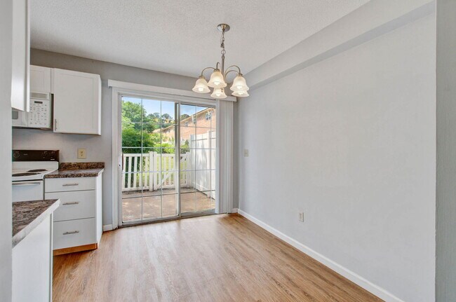 Building Photo - 107 Hickory Ln