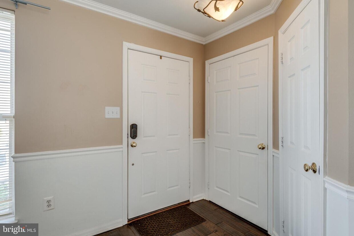 Primary Photo - 3369 Vineland Pl