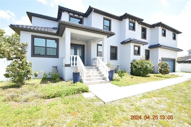 Building Photo - 6529 Manila Palm Way