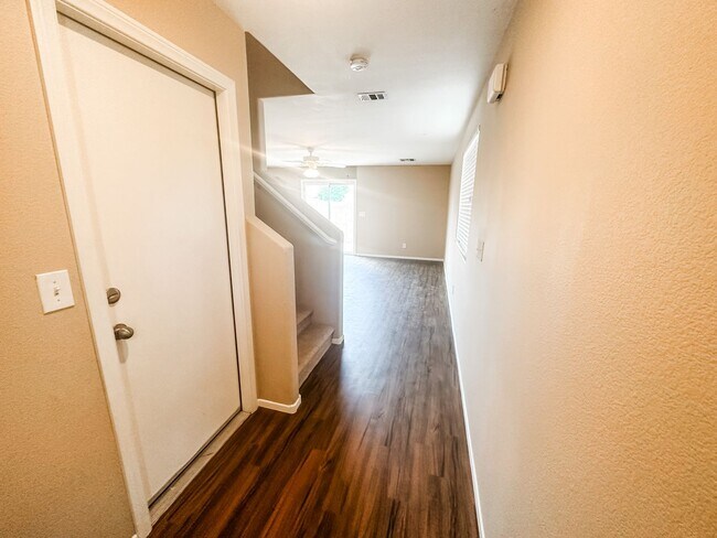 Foto del edificio - Beautiful 3 bedroom 2 bathroom home in Sou...