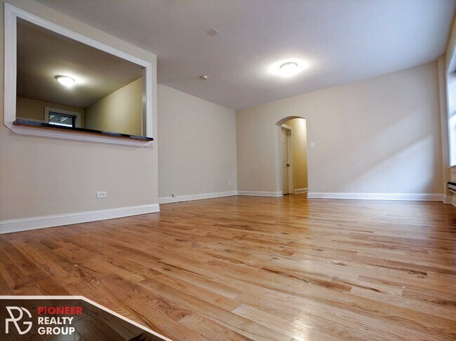 Building Photo - 3930 N Janssen Ave