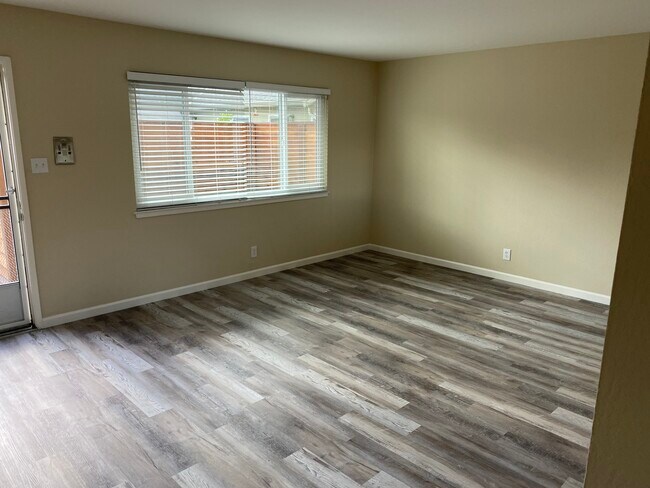 Foto del edificio - 3331 Princeton Way