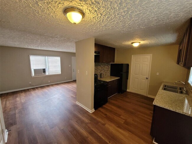 Building Photo - 7625 Bywood St