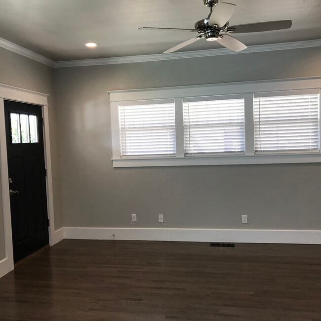 Living room - windows - 737 Jenkins Ave