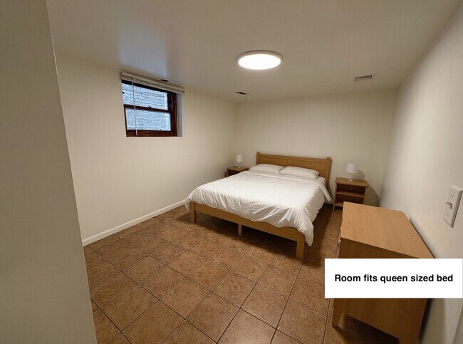 Dormitorio 2 - 2820 N Hamlin Ave