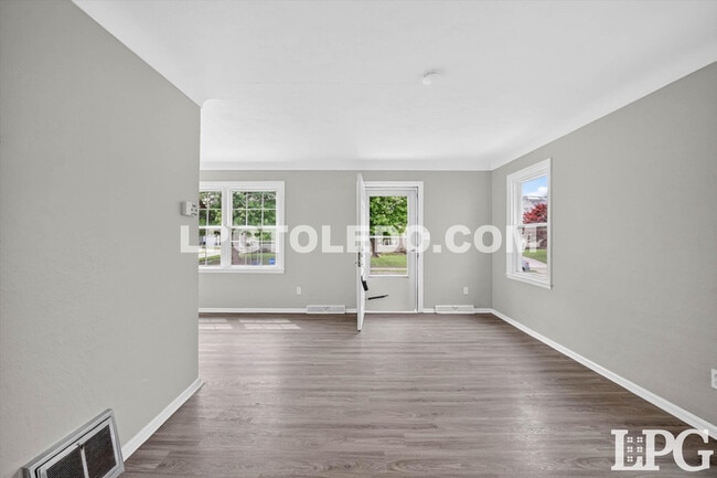 Building Photo - 4406 Asbury Dr