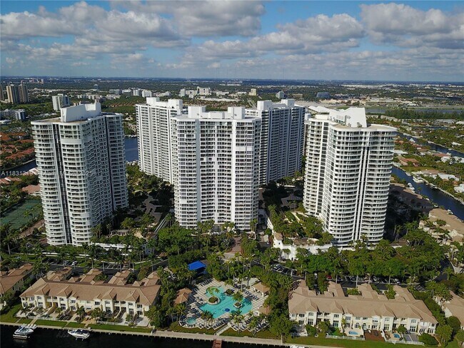 Building Photo - 21055 Yacht Club Dr
