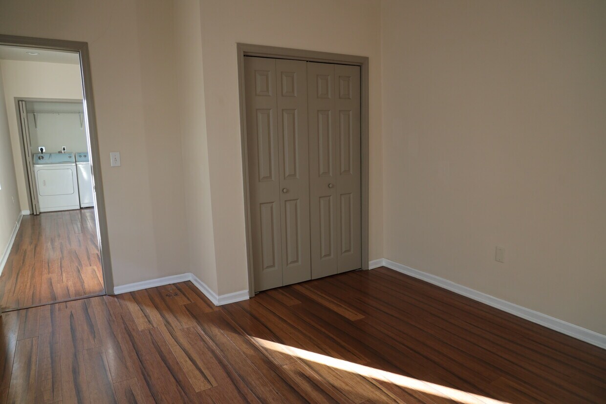 Building Photo - NO2504