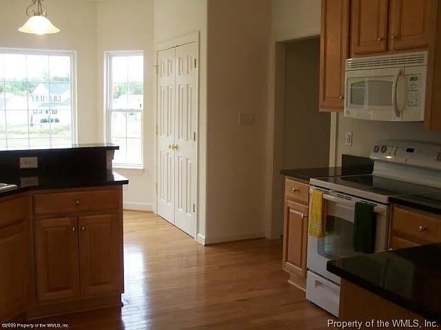 Building Photo - 8491 Ashington Way