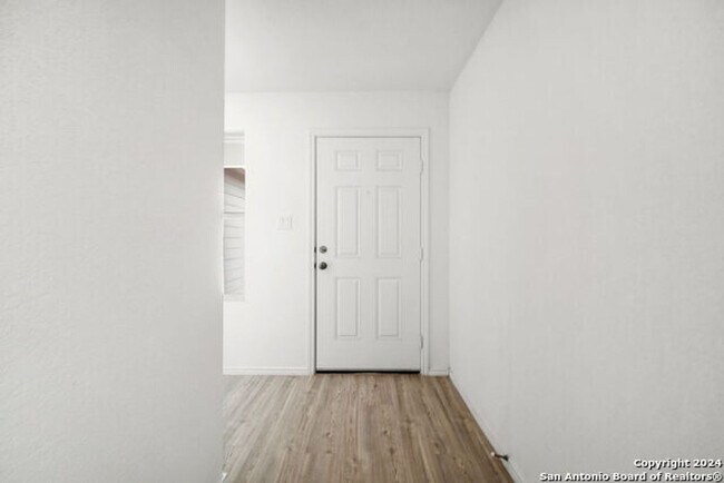 Foto del edificio - 6977 Dorato Rdg