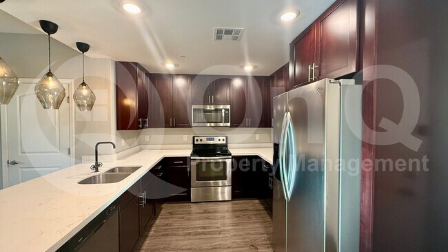 Foto del edificio - 2821 S Skyline Dr