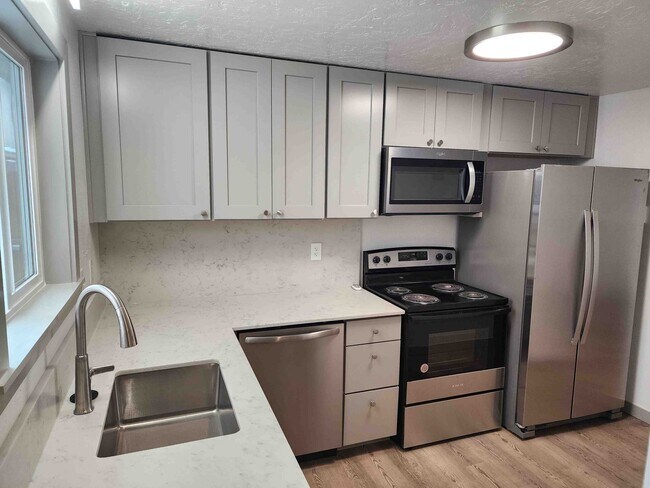Kitchen - 812 W 4th St