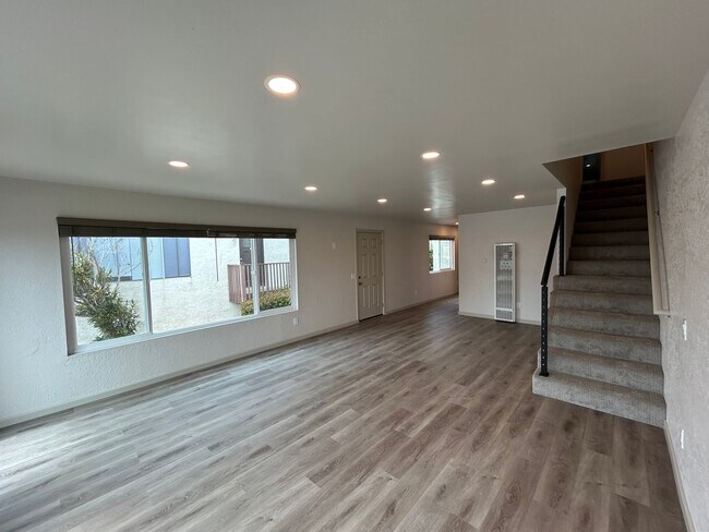 Building Photo - Beautiful Remodeled Home In Cardiff