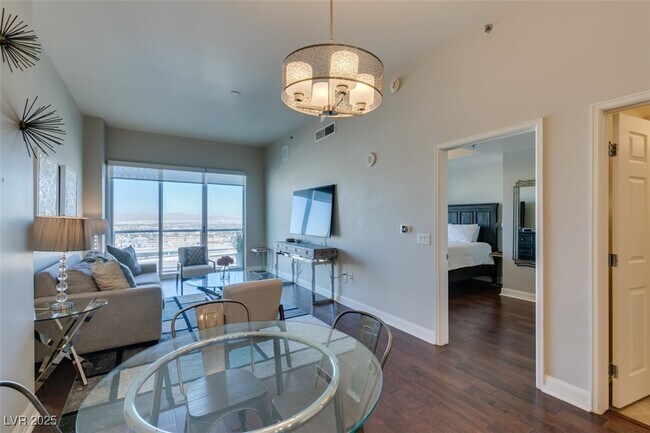 Building Photo - 150 S Las Vegas Blvd